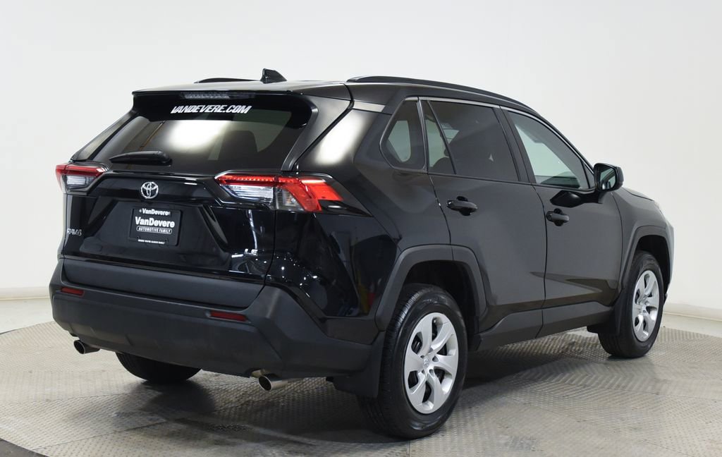 Used 2021 Toyota RAV4 LE image 11