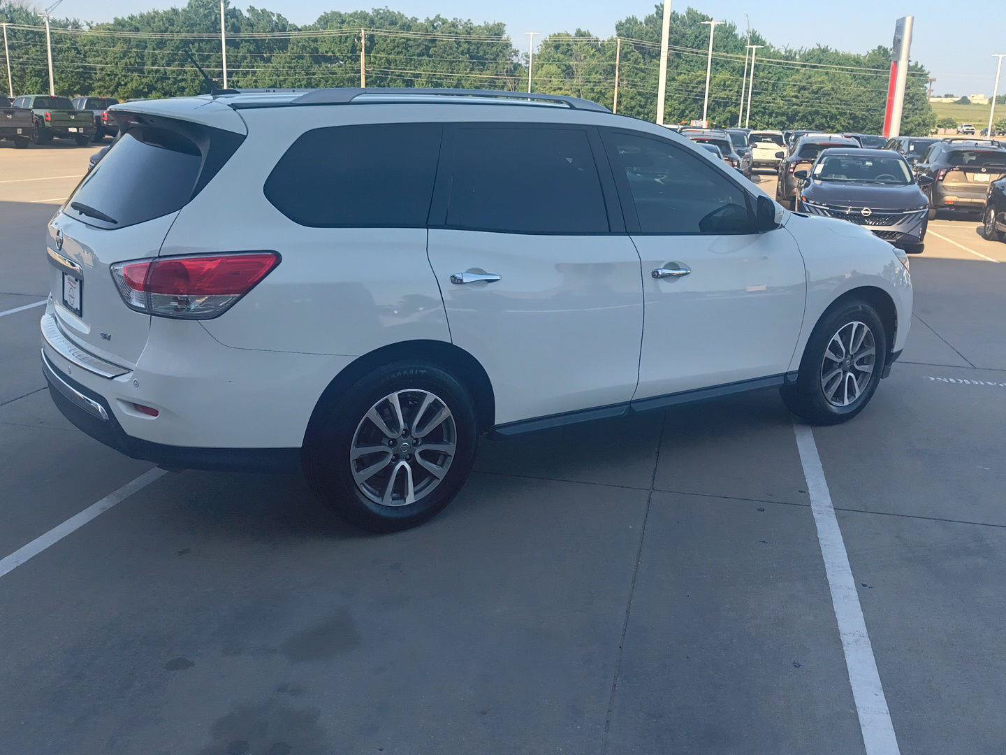 Used 2016 Nissan Pathfinder SV FWD image 6