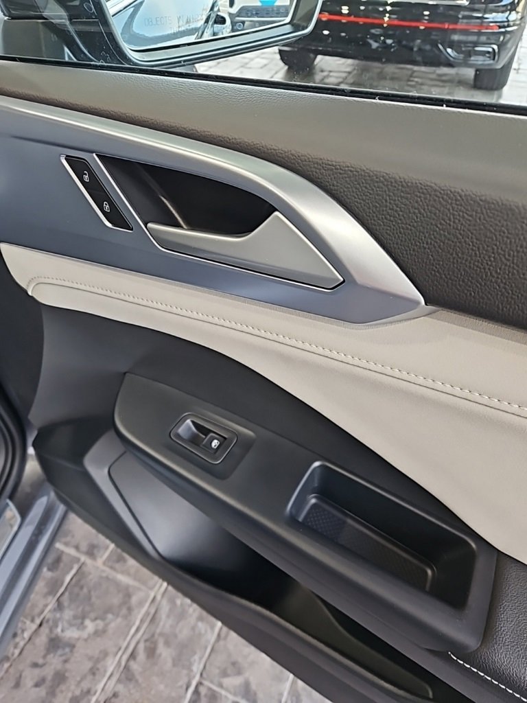 New 2026 Volkswagen Taos SE image 12