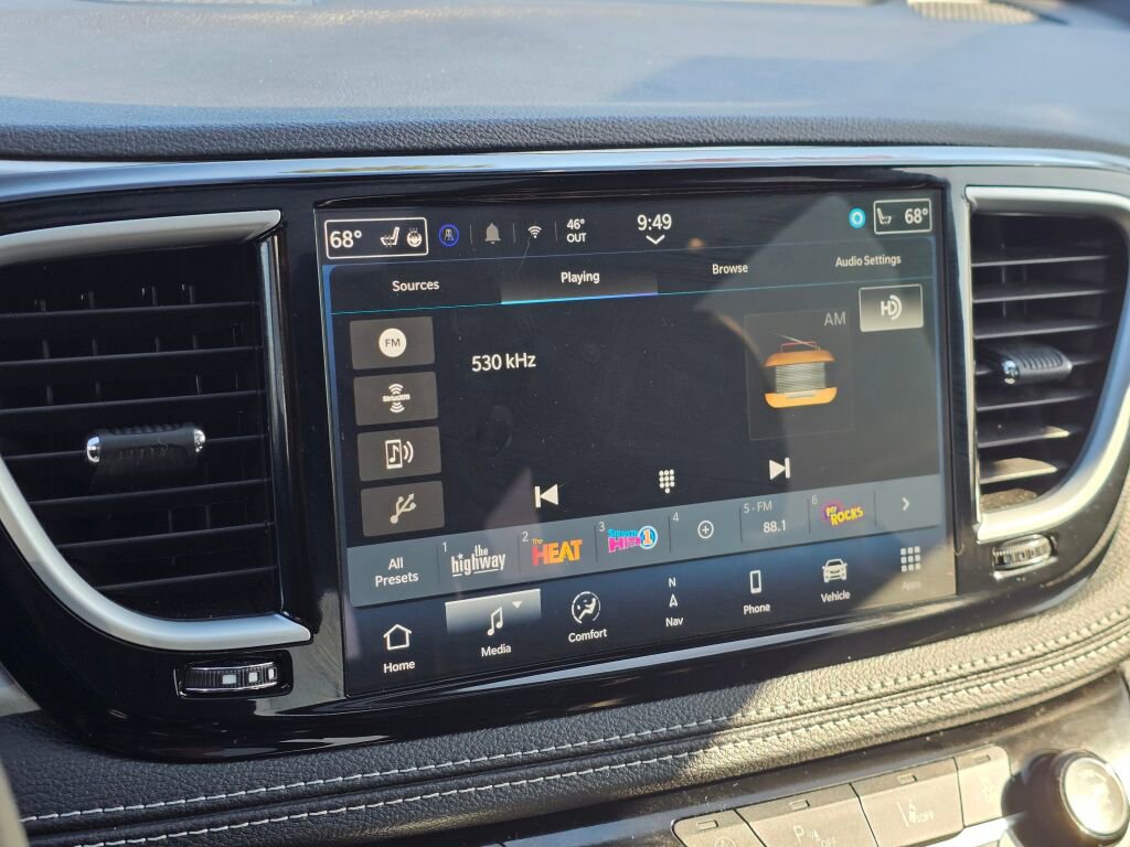 Used 2026 Chrysler Pacifica Limited image 32