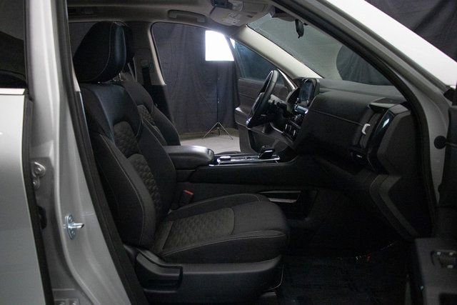 Used 2023 Nissan Pathfinder SV w/ SV Premium Package image 16