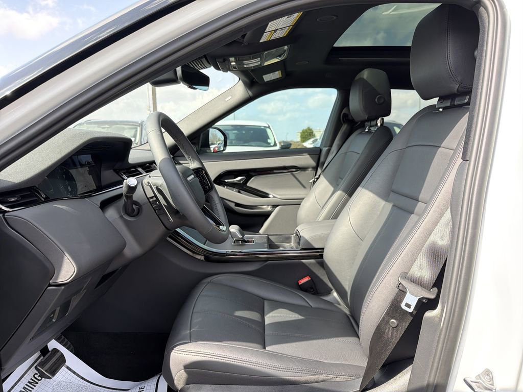 Used 2025 Land Rover Range Rover Evoque Dynamic SE image 3