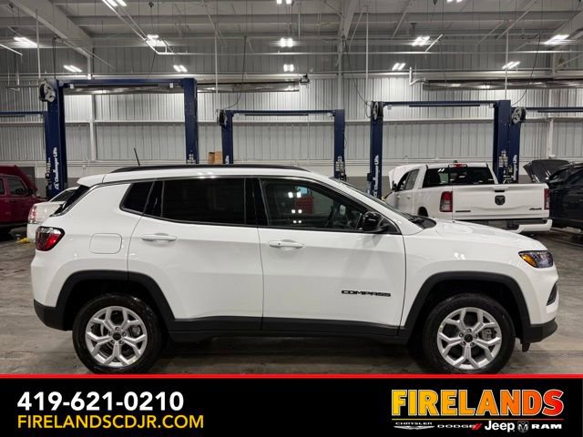 New 2026 Jeep Compass Latitude image 2