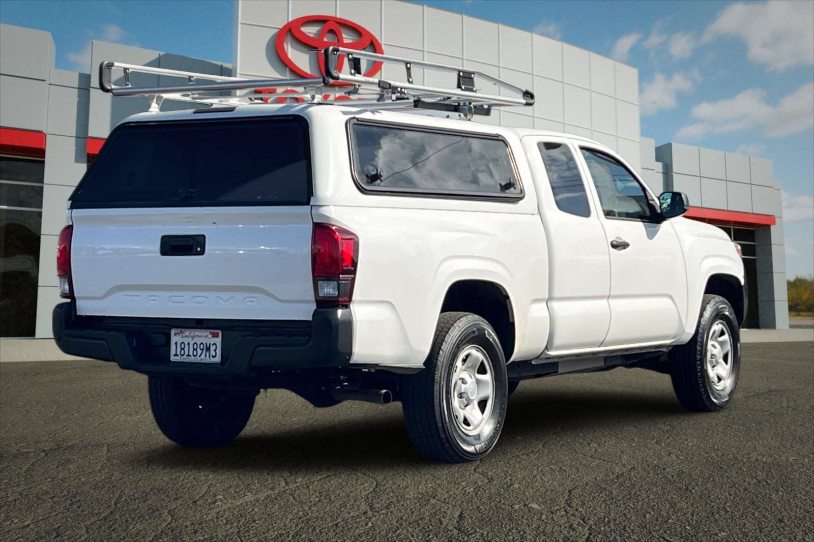 Used 2022 Toyota Tacoma SR RWD image 3