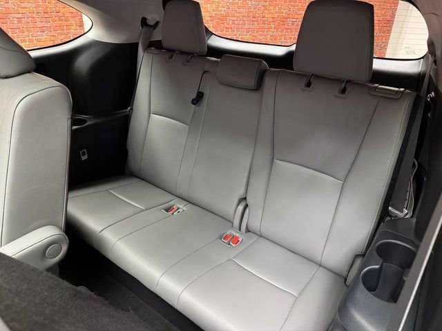 Used 2023 Toyota Highlander Platinum image 24