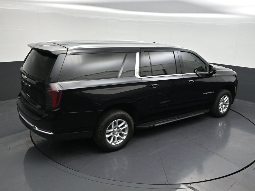 Used 2025 Chevrolet Suburban LS RWD image 21