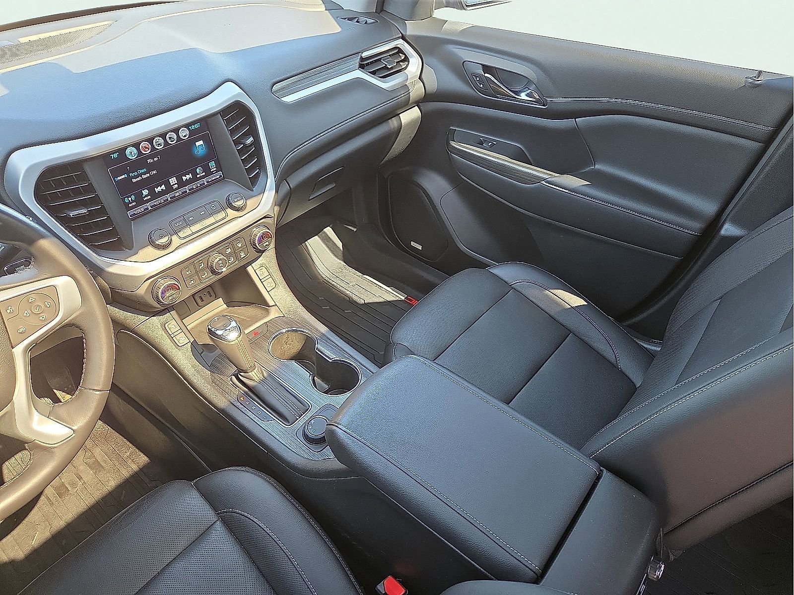 Used 2019 GMC Acadia SLT w/ LPO, Black Accent Package image 12