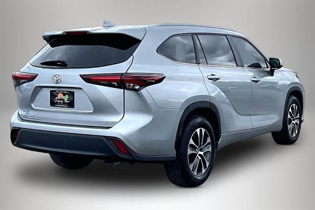 Used 2024 Toyota Highlander LE image 5