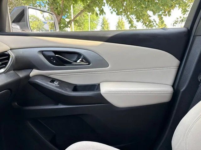 Used 2022 Chevrolet Traverse LS w/ Midnight/Sport Edition FWD image 32