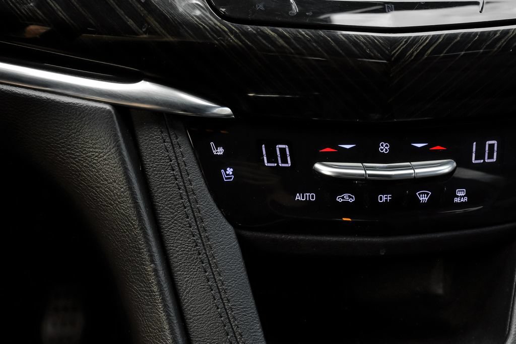 Used 2020 Cadillac XT6 Premium Luxury FWD image 33