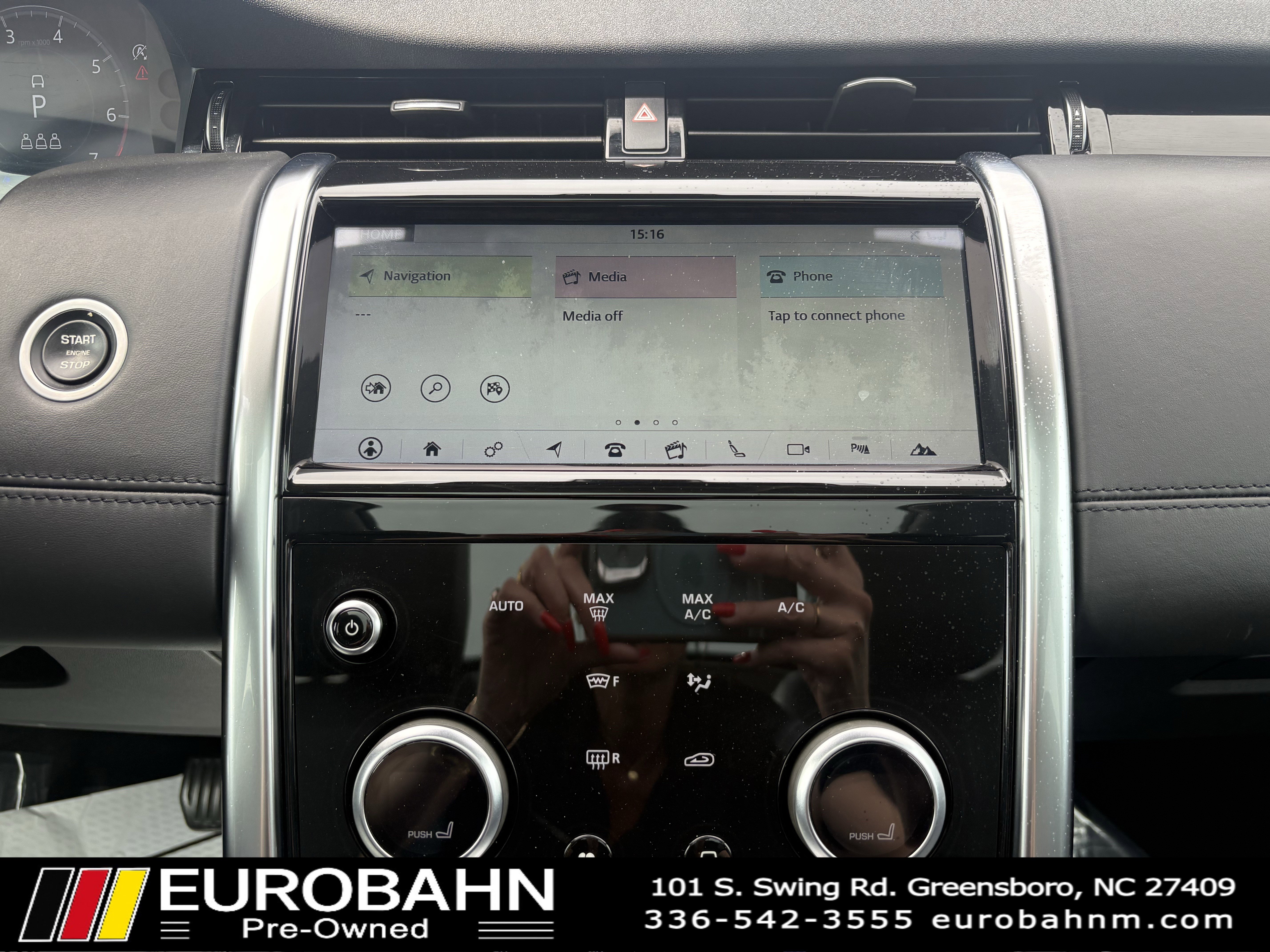 Used 2020 Land Rover Discovery Sport SE image 19