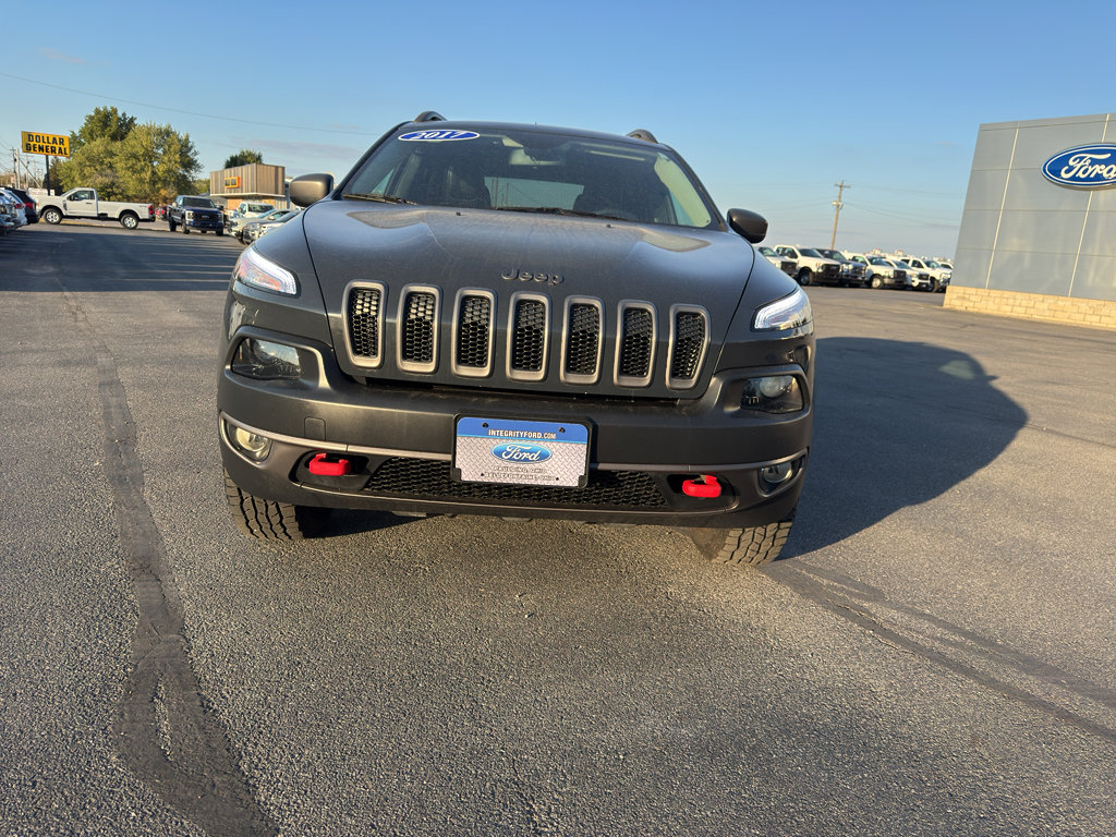 Used 2017 Jeep Cherokee Trailhawk image 5
