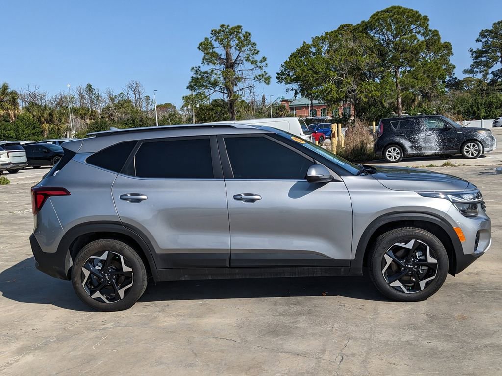 Certified 2025 Kia Seltos EX w/ EX Sunroof Package image 8