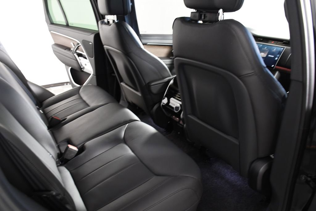 Certified 2025 Land Rover Range Rover SE image 21