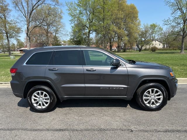 Used 2021 Jeep Grand Cherokee Laredo AWD/4WD image 29