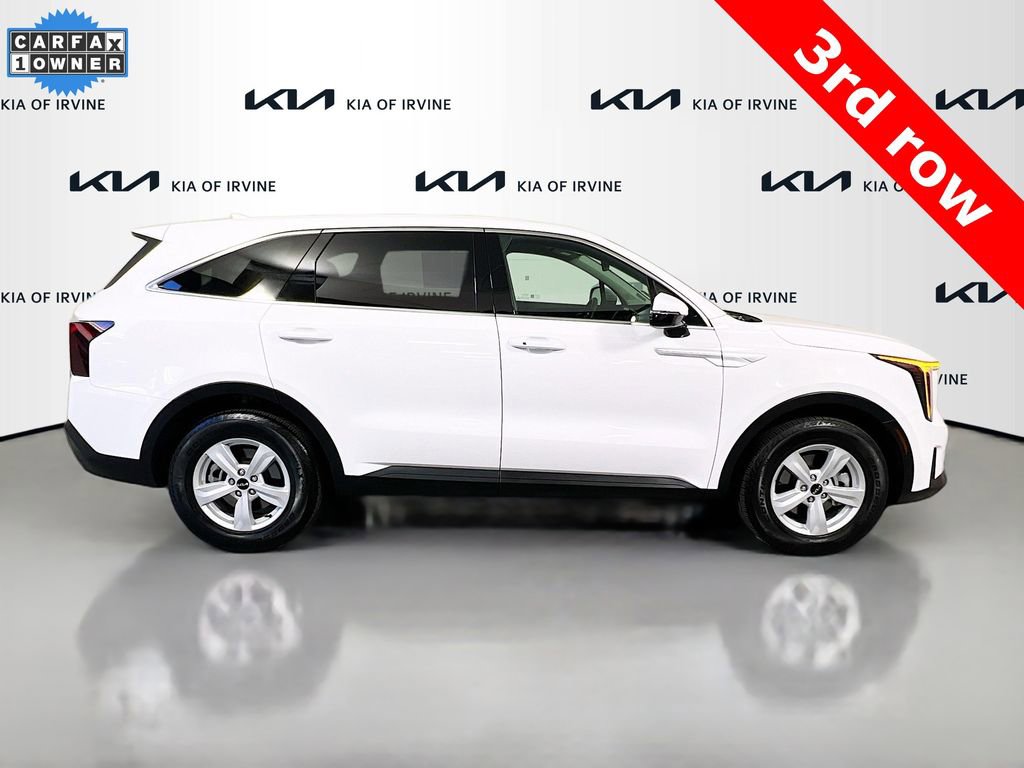 Certified 2025 Kia Sorento LX image 9