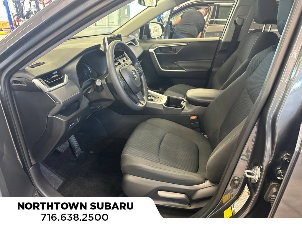 Used 2023 Toyota RAV4 LE AWD/4WD image 16