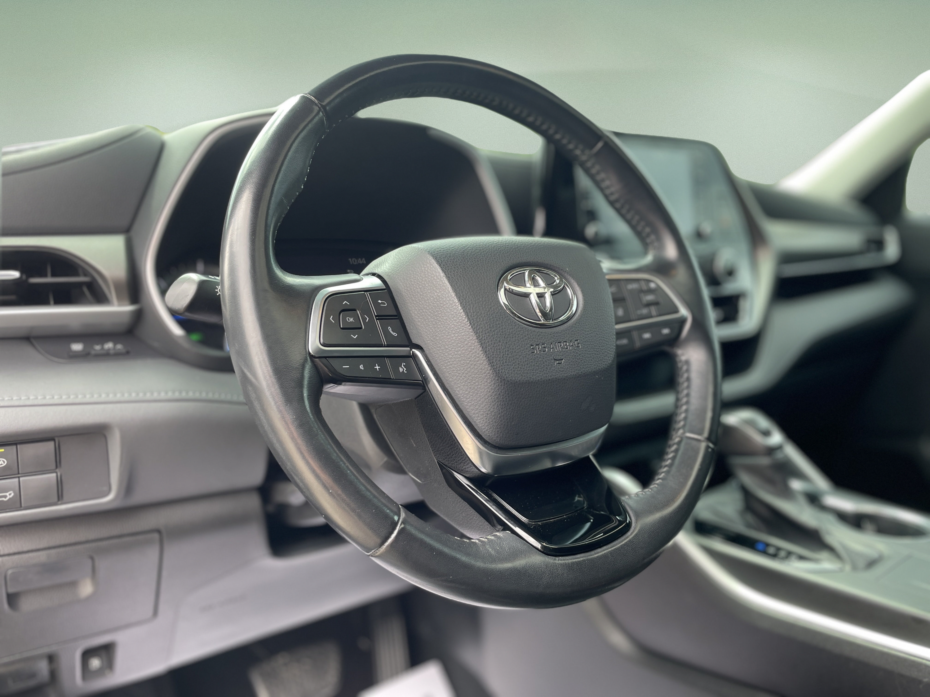 Used 2021 Toyota Highlander XLE AWD/4WD image 14