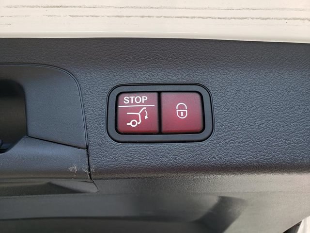 Used 2024 Mercedes-Benz GLS 450 4MATIC image 11