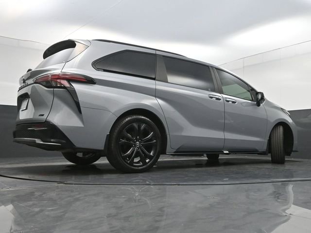 Used 2025 Toyota Sienna XSE FWD image 35