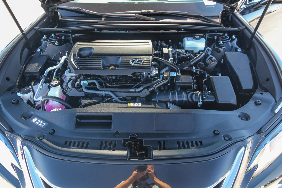 Certified 2024 Lexus ES 300h w/ Premium Package FWD image 27