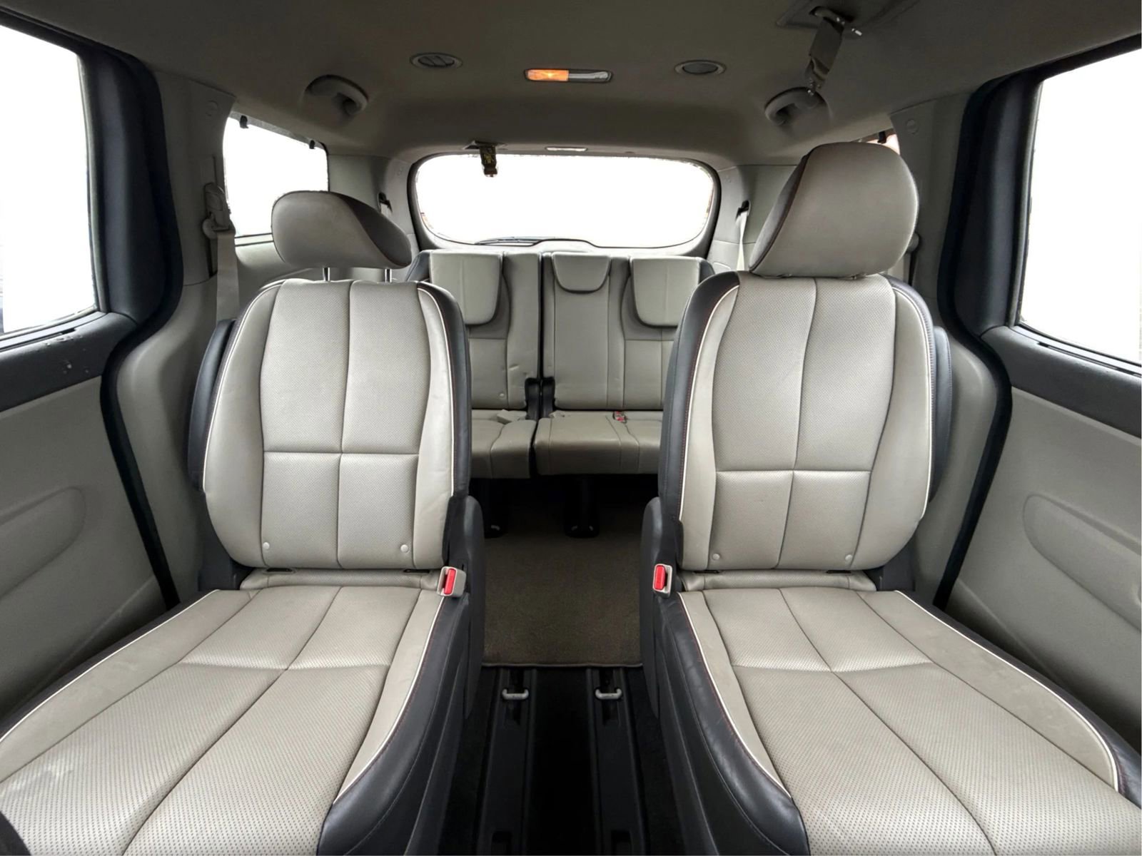 Used 2018 Kia Sedona LX w/ LX Essentials Premium Package image 15