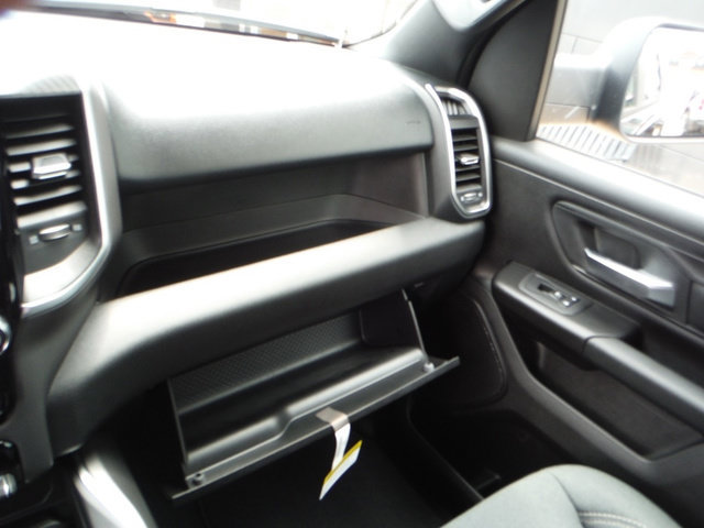 New 2026 RAM 1500 Express AWD/4WD image 39