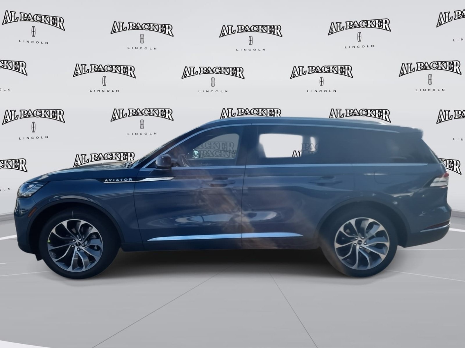 New 2026 Lincoln Aviator Reserve RWD image 2