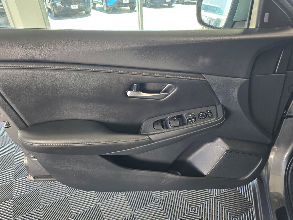 Used 2021 Nissan Sentra SV FWD image 32