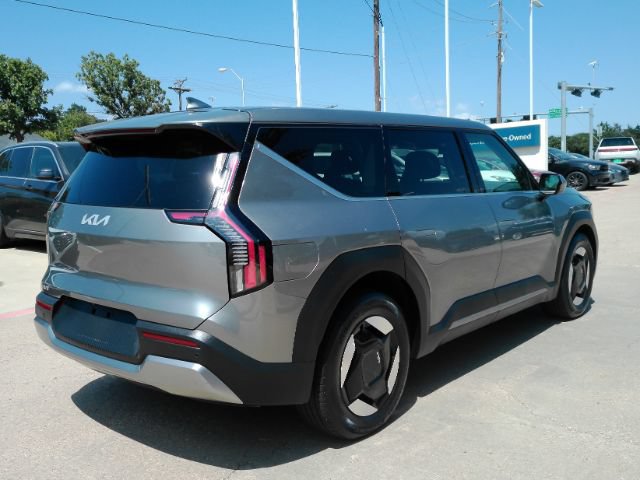 Used 2024 Kia EV9 Light Long Range RWD image 6