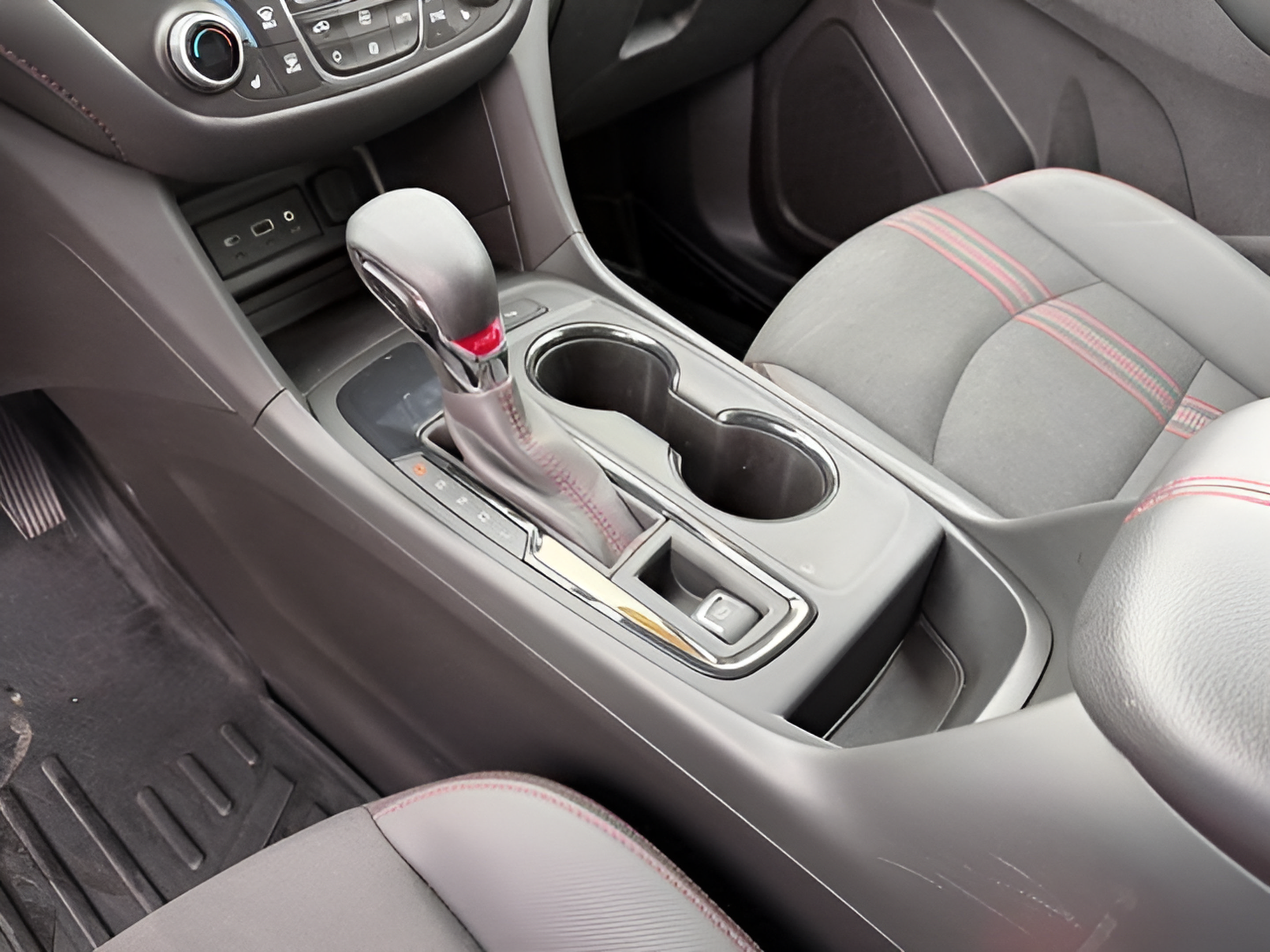 Used 2023 Chevrolet Equinox RS FWD image 27
