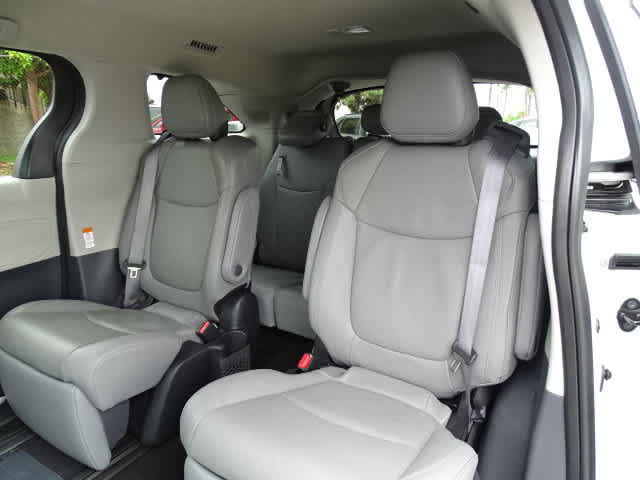 Used 2023 Toyota Sienna Limited AWD/4WD image 18