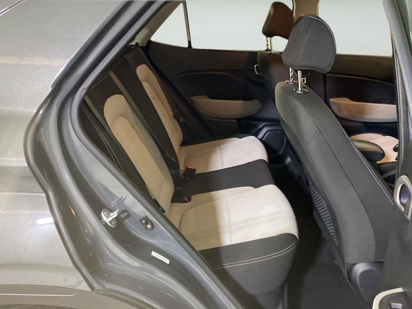 Used 2025 Hyundai Venue SEL FWD image 23