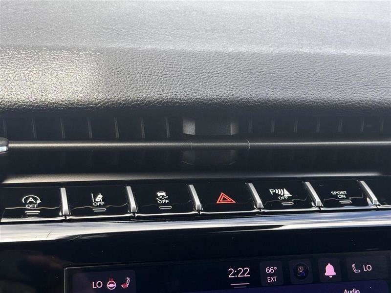 Used 2025 Jeep Grand Cherokee Altitude AWD/4WD image 29