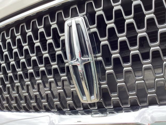 Used 2019 Lincoln MKZ Reserve w/ Reserve Plus Package image 3