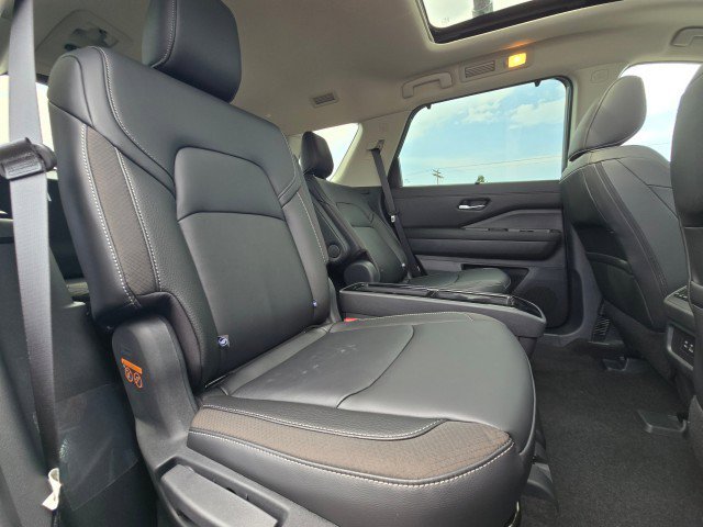 New 2025 Nissan Pathfinder SL w/ SL Premium Package image 15