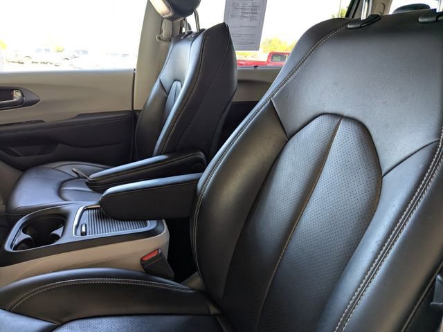 Used 2023 Chrysler Pacifica Touring-L FWD image 28