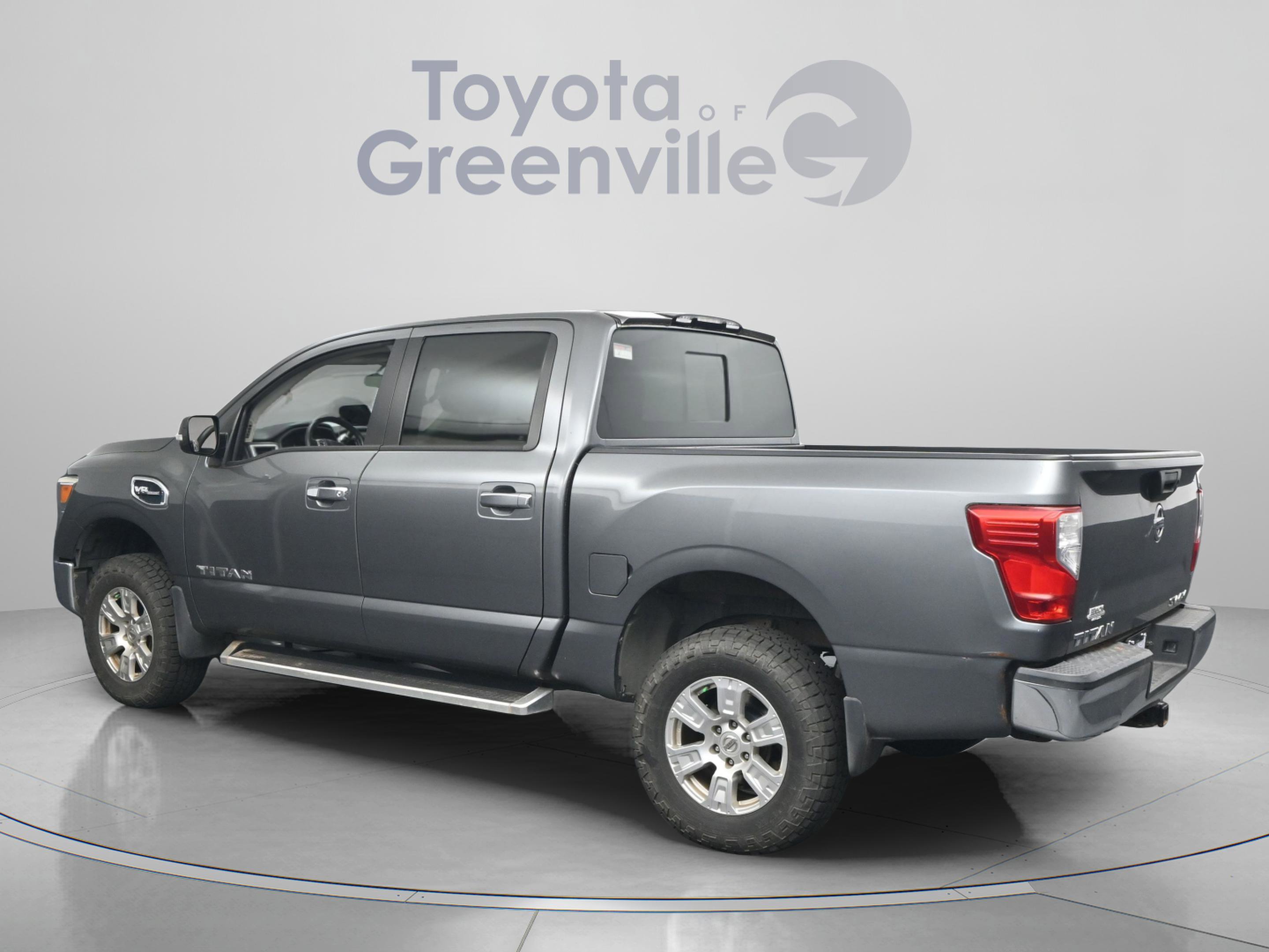 Used 2017 Nissan Titan SV AWD/4WD image 8