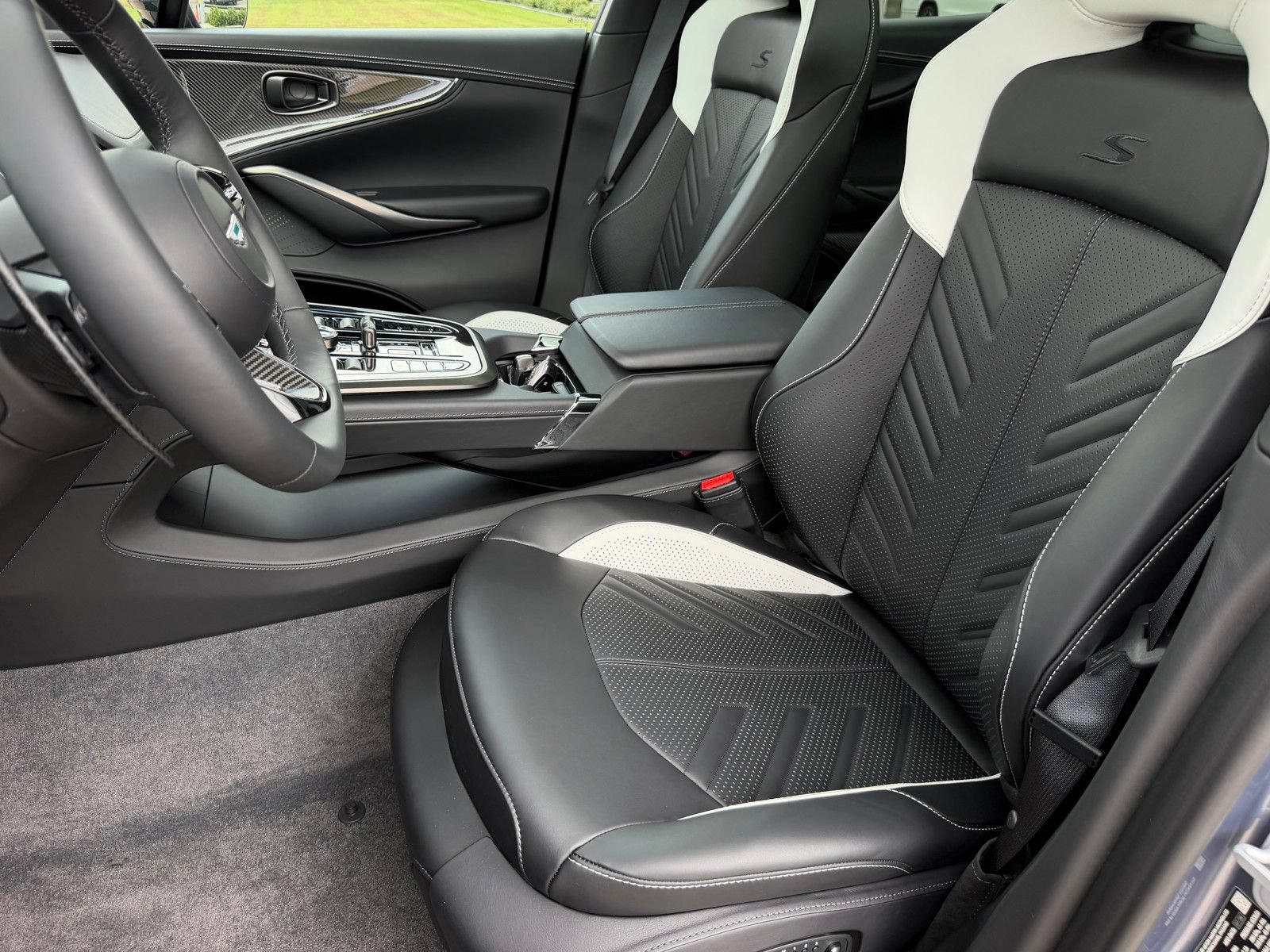 New 2026 Aston Martin DBX S AWD/4WD image 15