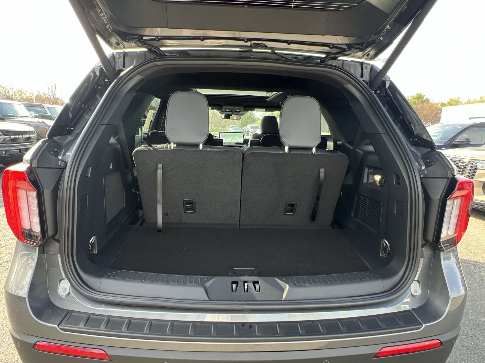 New 2026 Ford Explorer ST-Line w/ ST-Line Street Pack AWD/4WD image 35