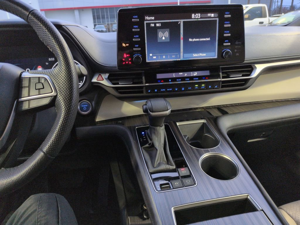 Certified 2024 Toyota Sienna Limited FWD image 17