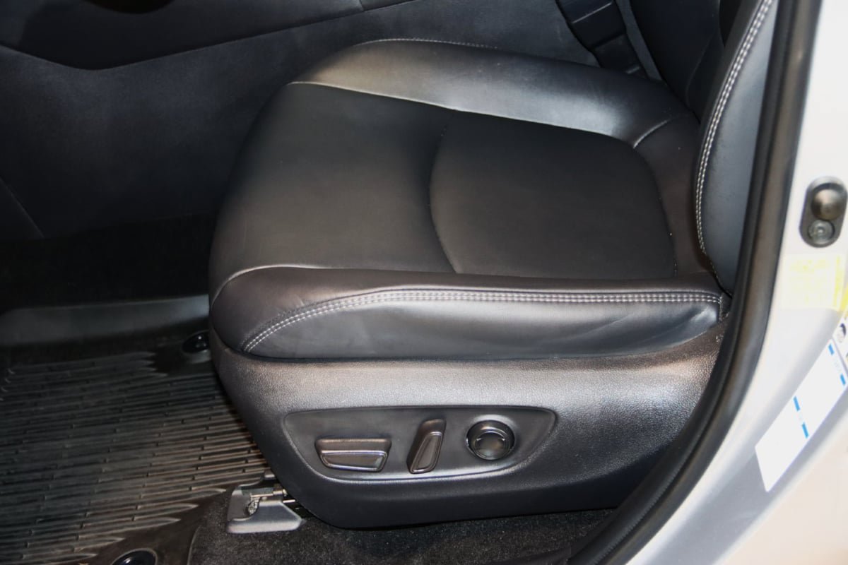 Used 2022 Toyota RAV4 XLE Premium AWD/4WD image 32
