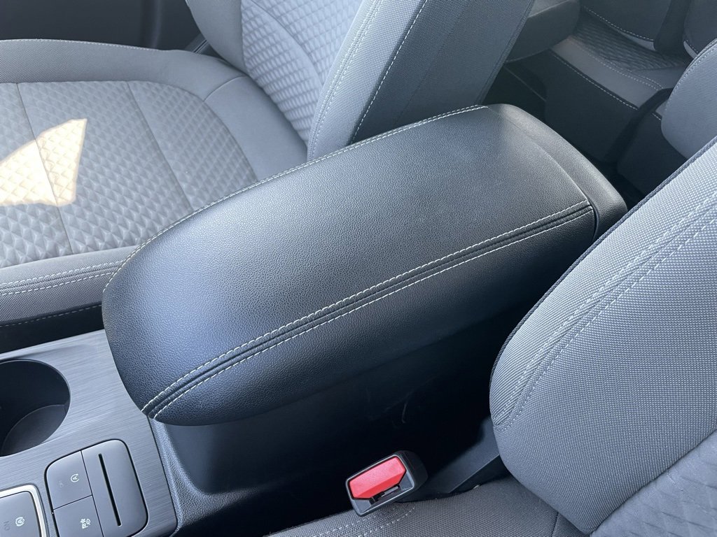 Used 2022 Ford Escape SE image 48