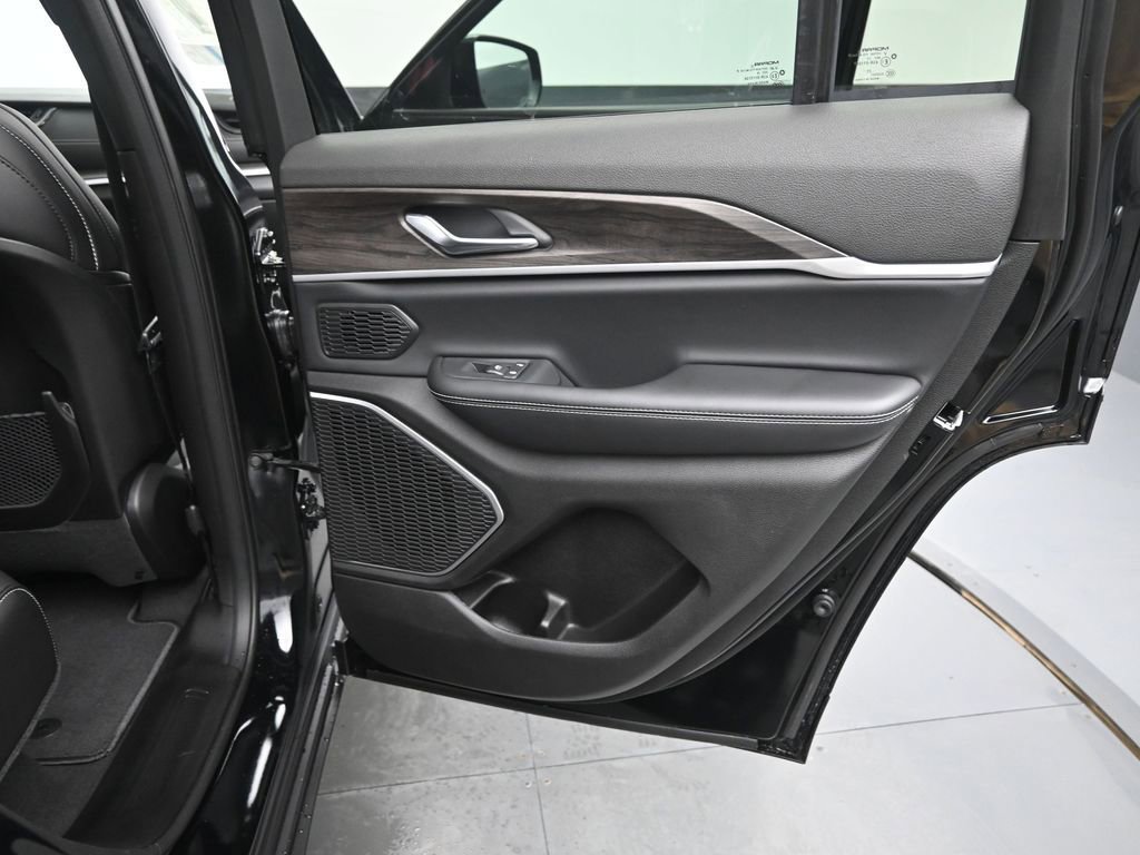 New 2026 Jeep Grand Cherokee Limited image 16