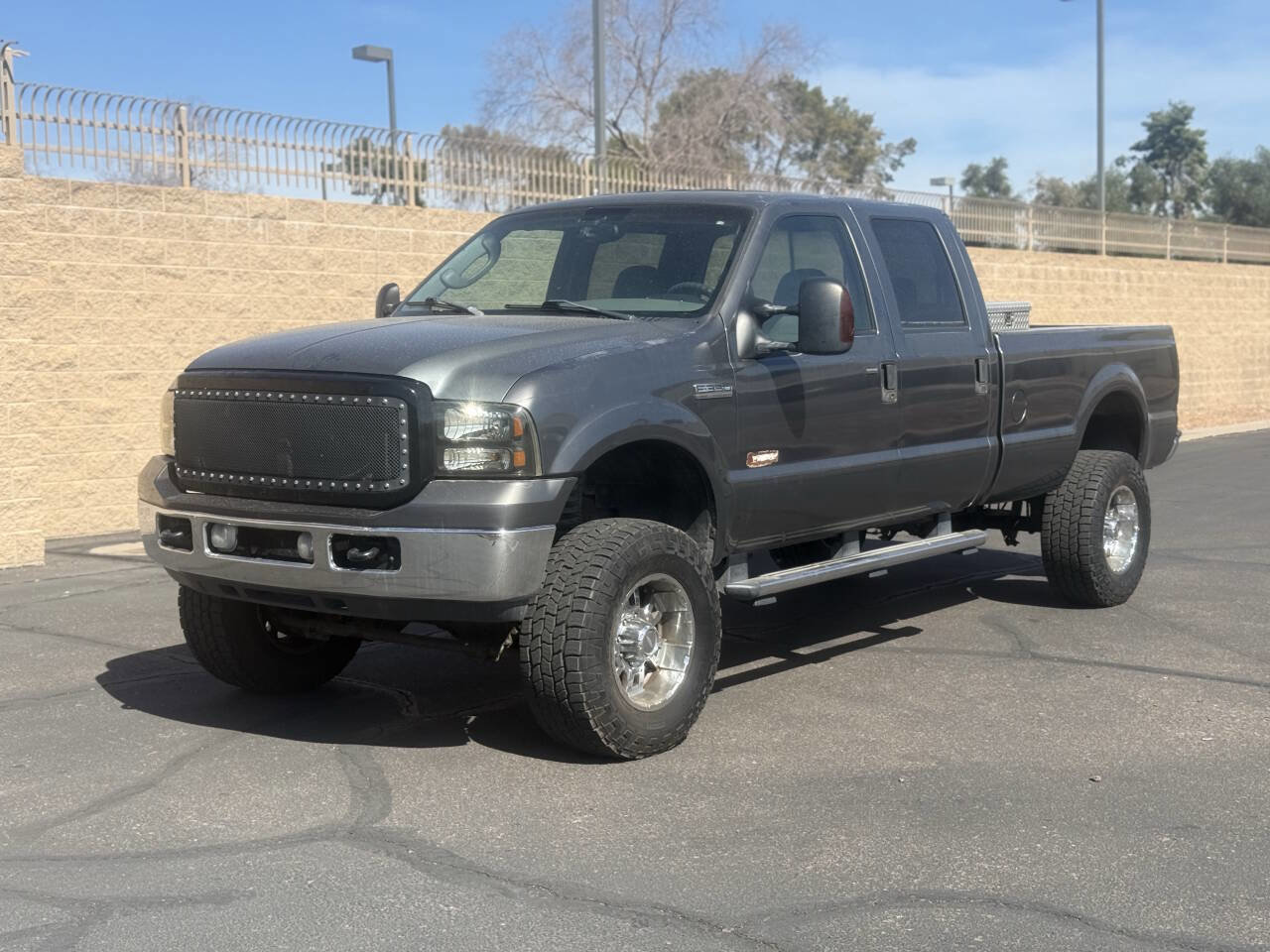 Used 2005 Ford F350 Lariat image 1