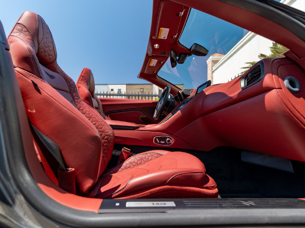 Used 2020 Aston Martin DBS Superleggera Volante RWD image 33