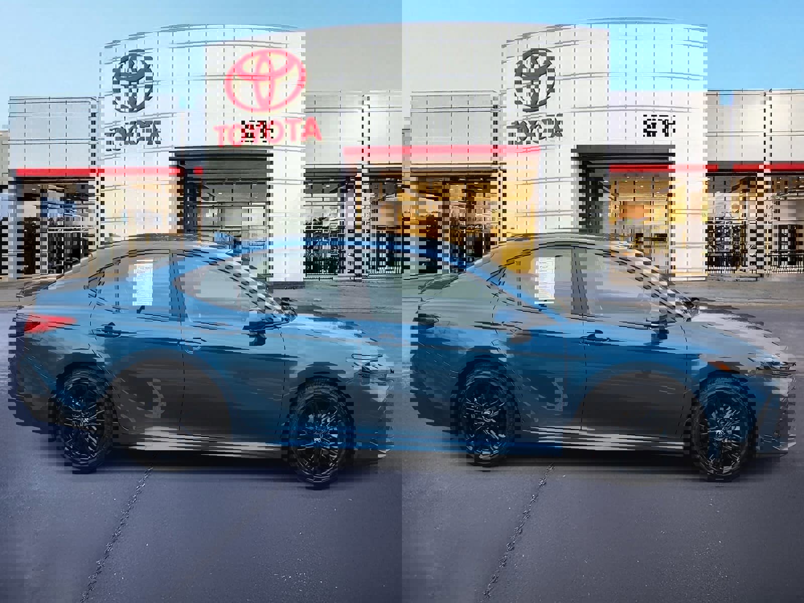 Used 2025 Toyota Camry SE image 4