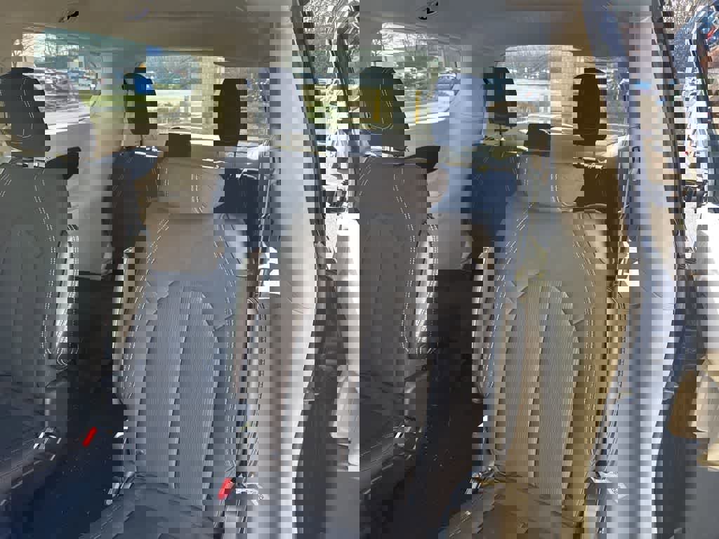 Used 2023 Chrysler Voyager LX image 34