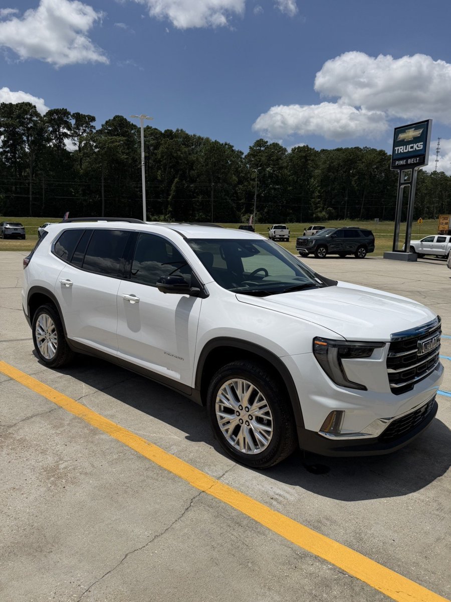Used 2024 GMC Acadia Elevation w/ Luxury Package FWD image 3
