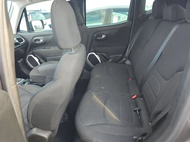 Used 2018 Jeep Renegade Latitude FWD image 24